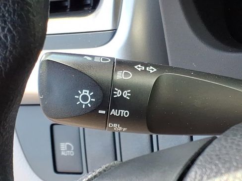 Used 2019 Toyota Highlander LE AWD/4WD image 18