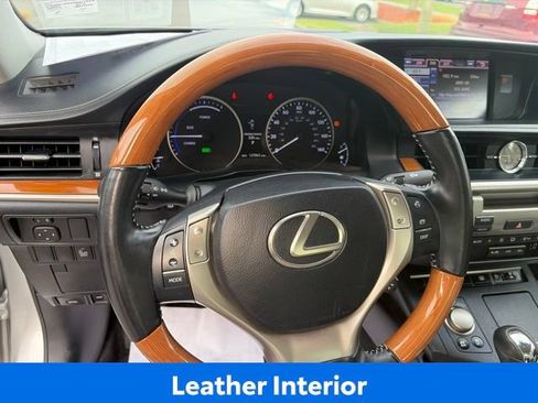 Used 2013 Lexus ES 300h w/ Luxury Pkg FWD image 16