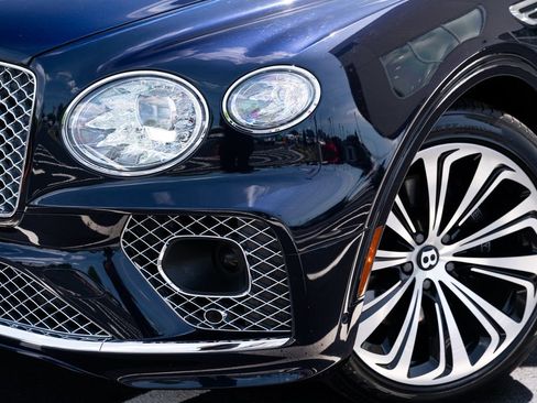 Used 2022 Bentley Bentayga AWD/4WD image 3