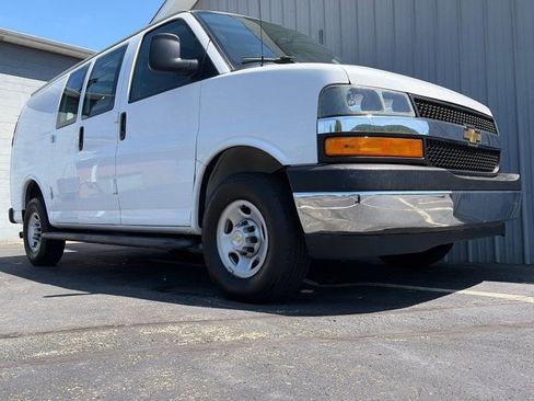 Used 2023 Chevrolet Express 2500 w/ Driver Convenience Package RWD image 4