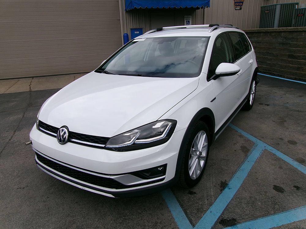 Used 2019 Volkswagen Golf Alltrack S AWD/4WD image 3