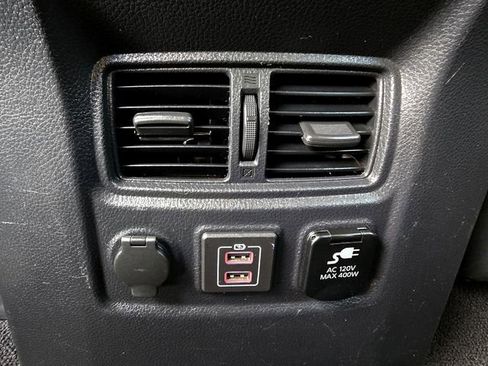 Used 2021 Nissan Titan SV w/ SV Convenience Package image 25