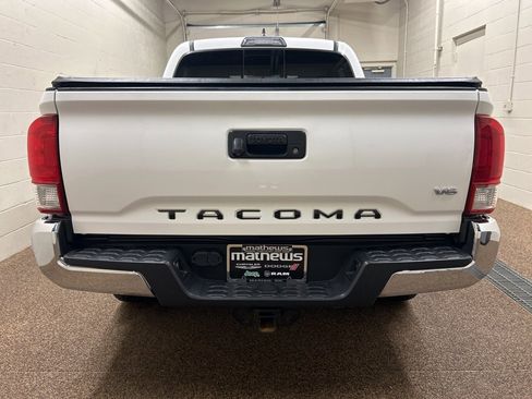 Used 2017 Toyota Tacoma 4x4 Double Cab image 3