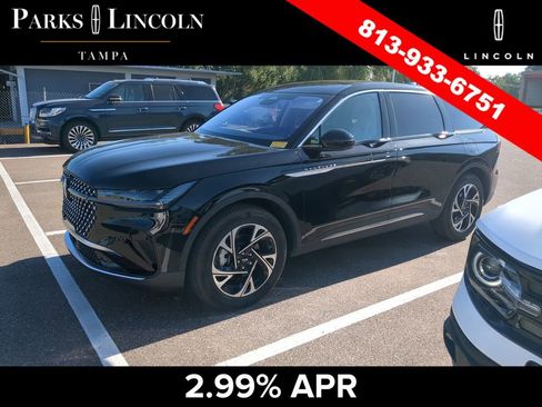 Used 2025 Lincoln Nautilus Premier AWD/4WD image 5
