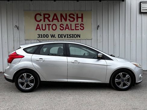 Used 2014 Ford Focus SE w/ SE Sport Package FWD image 6
