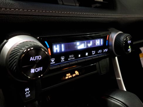 New 2025 Toyota RAV4 XLE image 30