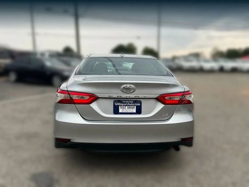 Used 2020 Toyota Camry LE image 9