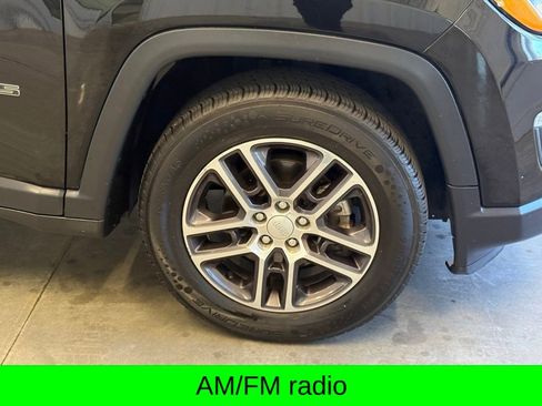 Used 2018 Jeep Compass Latitude w/ Popular Equipment Group FWD image 2