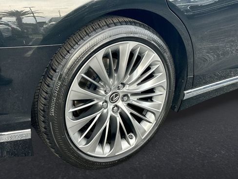 Used 2022 Lexus LS 500 w/ Interior Upgrade Package RWD image 29