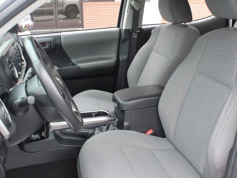Used 2021 Toyota Tacoma SR5 RWD image 13