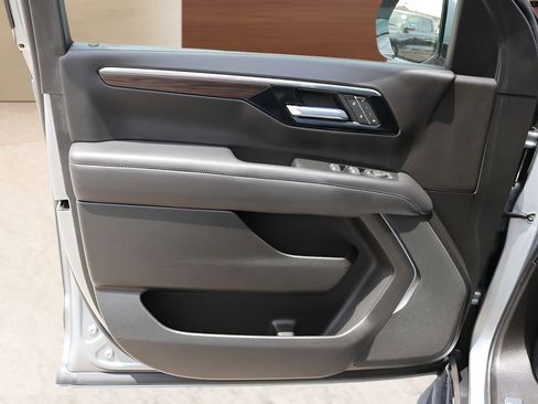 Used 2025 Chevrolet Tahoe LT AWD/4WD image 11
