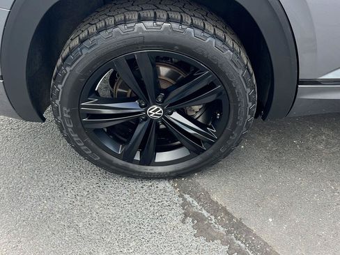 Used 2023 Volkswagen Atlas SEL R-Line AWD/4WD image 34