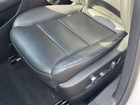 Used 2024 Cadillac XT4 Premium Luxury w/ Technology Package AWD/4WD image 30