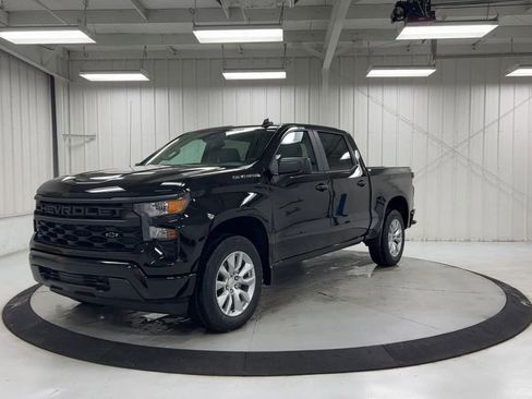 Used 2023 Chevrolet Silverado 1500 Custom image 3