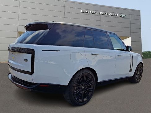 Certified 2023 Land Rover Range Rover SE image 2