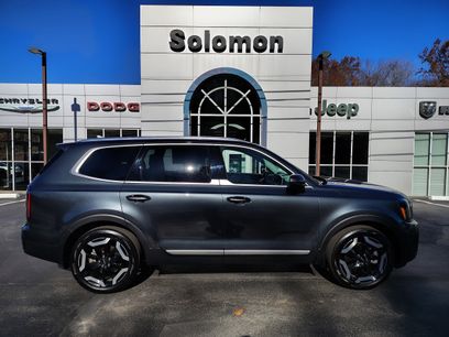 Used 2024 Kia Telluride EX w/ EX Captain's Chair Package