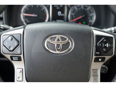 Used 2020 Toyota 4Runner 4WD image 18
