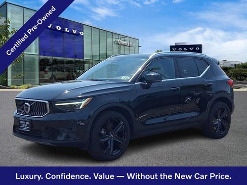 Certified 2024 Volvo XC40 B5 Ultimate w/ Climate Package AWD/4WD image 3