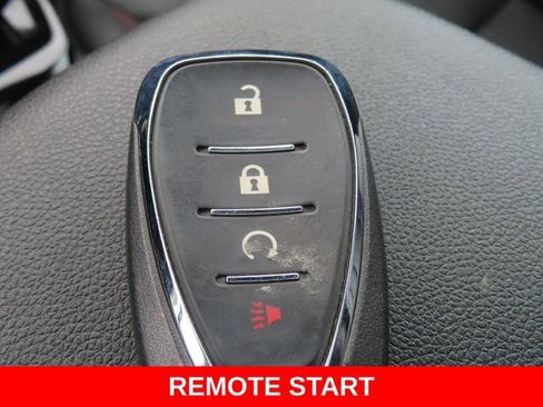 Used 2024 Chevrolet Trax RS w/ Sunroof Package FWD image 39
