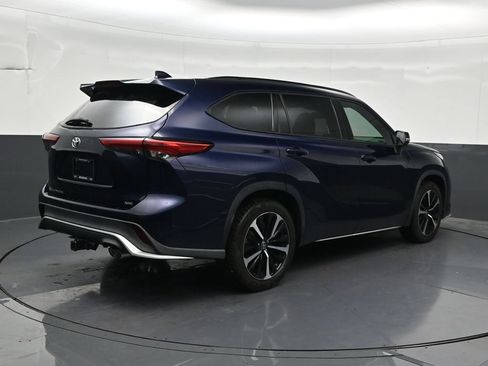 Used 2021 Toyota Highlander XSE FWD image 5