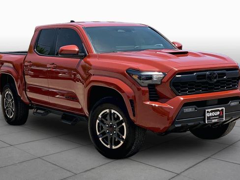 Used 2025 Toyota Tacoma TRD Sport RWD image 3