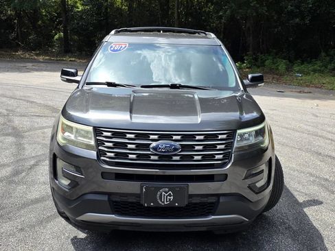 Used 2017 Ford Explorer XLT w/ Equipment Group 202A FWD image 2