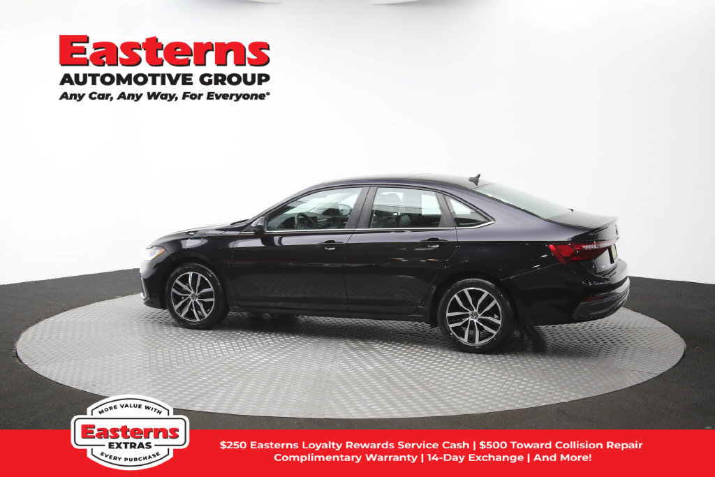 Used 2025 Volkswagen Jetta SE FWD image 62