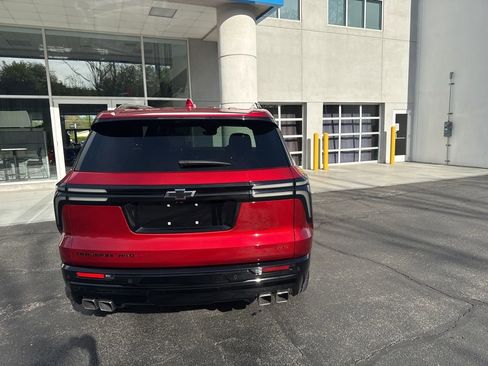 Used 2024 Chevrolet Traverse RS w/ LPO, Floor Liner Package AWD/4WD image 6