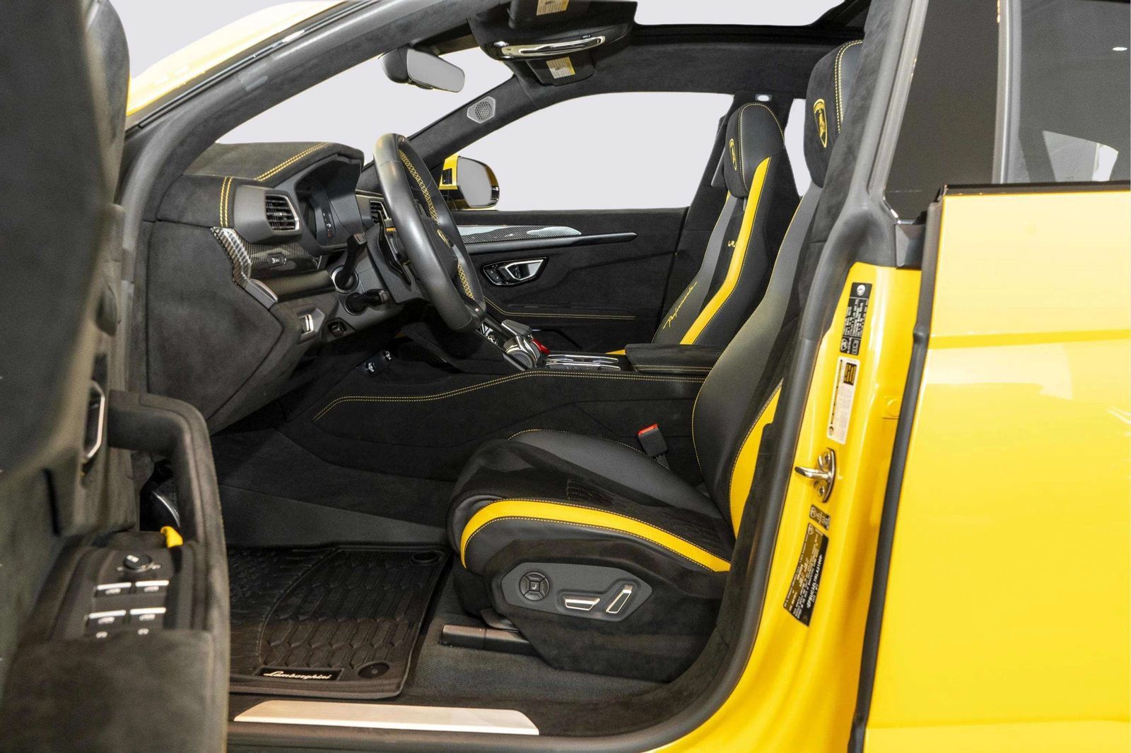 Used 2024 Lamborghini Urus Performante AWD/4WD image 14