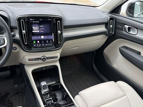 Used 2023 Volvo XC40 B4 Ultimate w/ Protection Package Premier FWD image 26