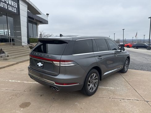Used 2021 Lincoln Aviator AWD image 3