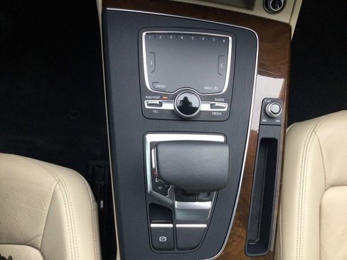 Used 2018 Audi Q5 2.0T Premium Plus w/ Premium Plus Package image 29