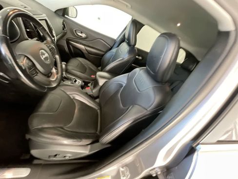 Used 2019 Jeep Cherokee Limited image 11