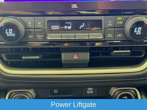 Used 2024 Toyota Grand Highlander Platinum image 18