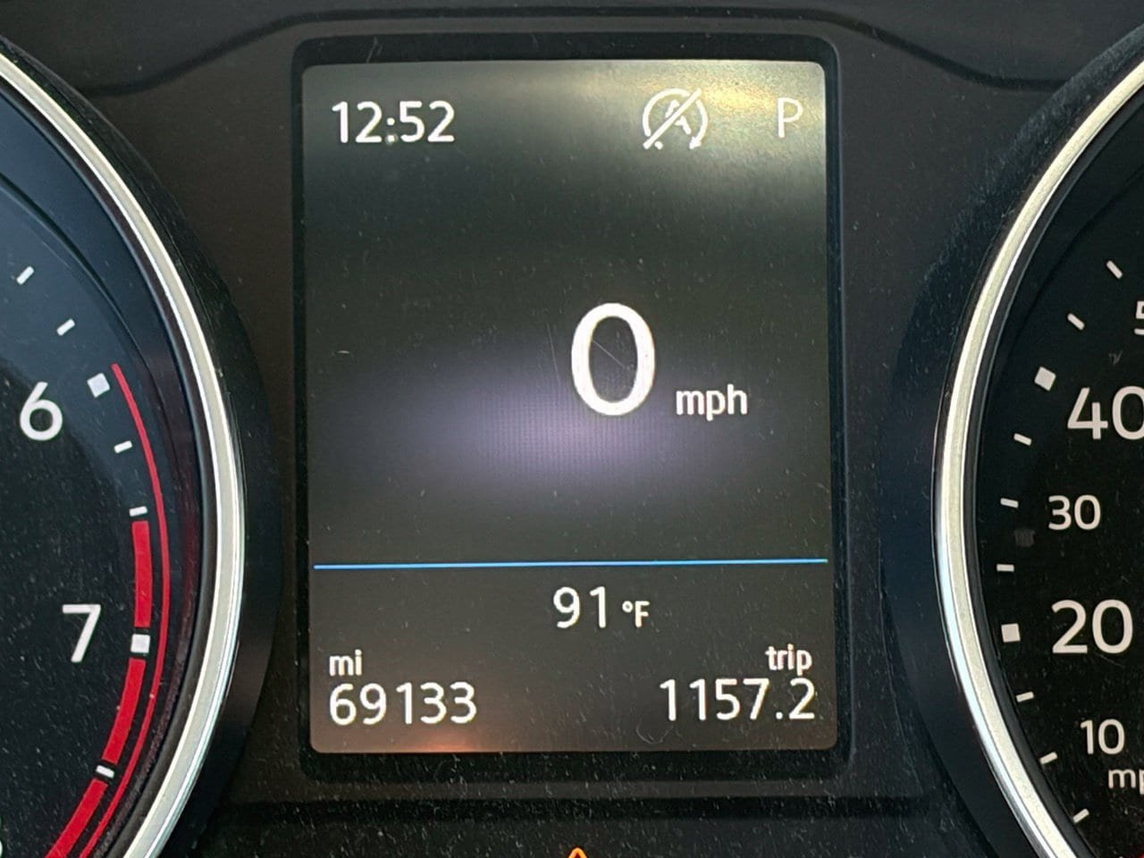 Used 2018 Volkswagen Tiguan SE w/ Panoramic Sunroof Package FWD image 12