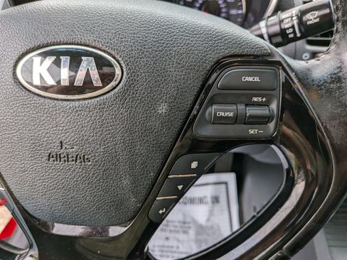 Used 2018 Kia Forte S w/ S Technology Plus Package FWD image 42