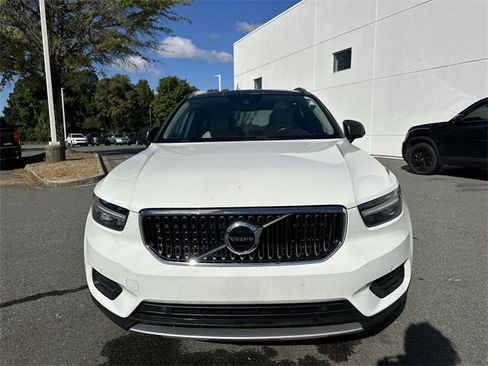 Used 2020 Volvo XC40 T4 Momentum image 8