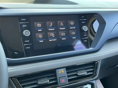 Used 2024 Volkswagen Taos SE image 32