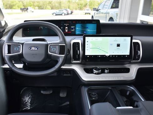 Used 2025 Ford Expedition Max Active AWD/4WD image 20