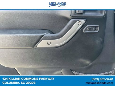 Used 2016 Jeep Wrangler Unlimited Rubicon AWD/4WD image 14