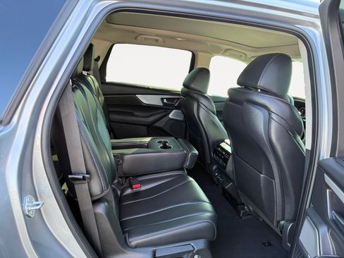 Used 2025 Acura MDX SH-AWD w/ Technology Package image 18