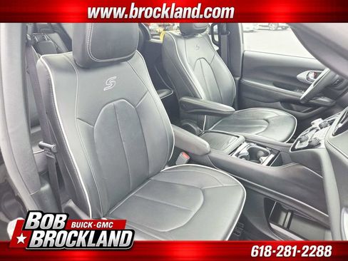 Used 2025 Chrysler Pacifica Limited FWD image 18