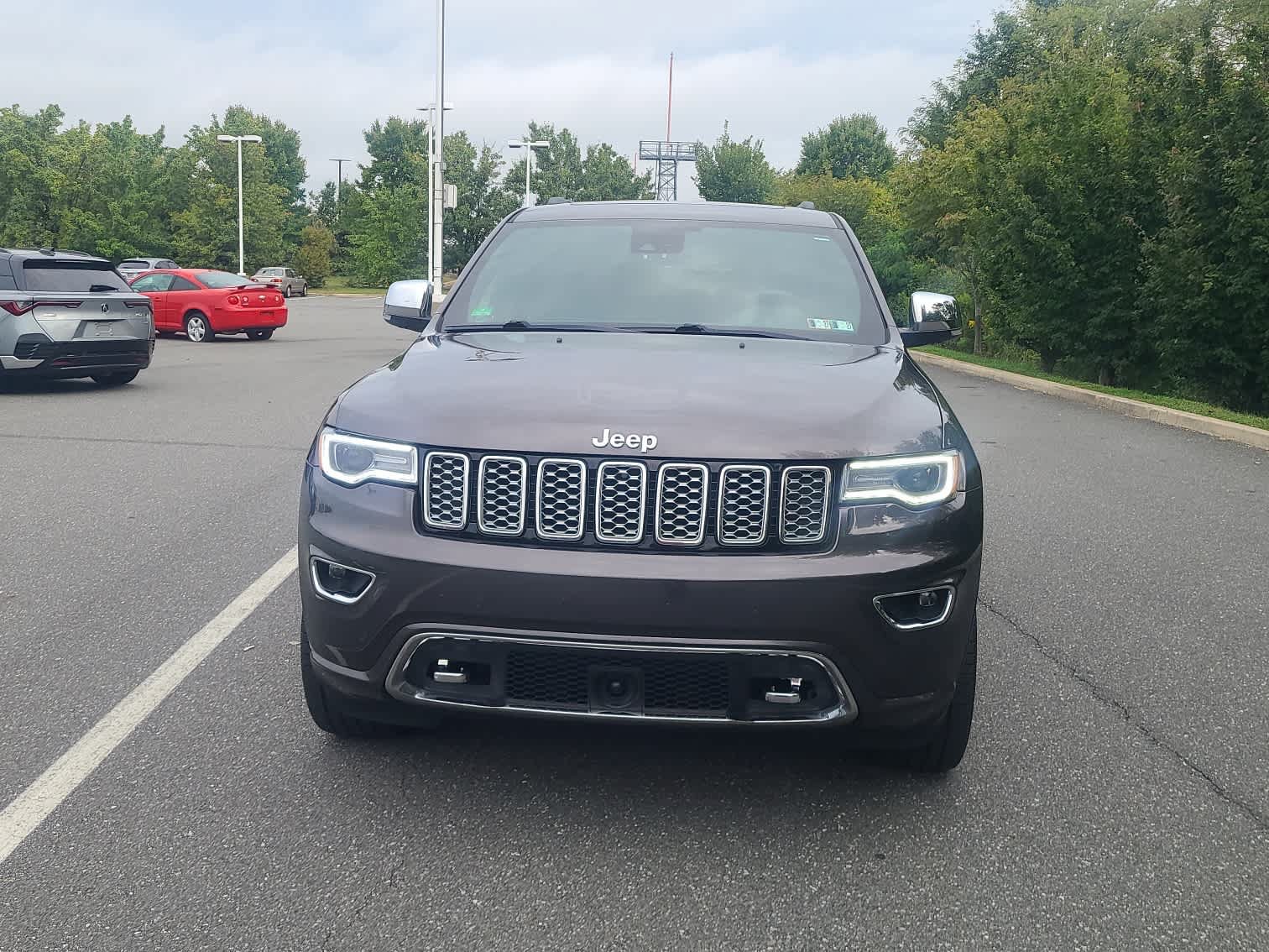 Used 2019 Jeep Grand Cherokee Overland AWD/4WD image 2
