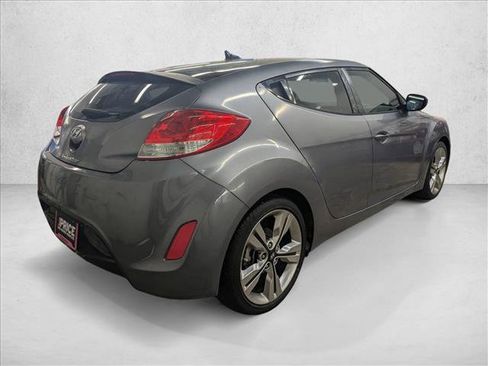 Used 2017 Hyundai Veloster Value Edition FWD image 5