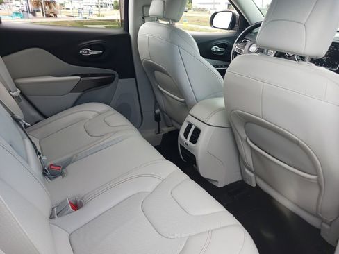 Used 2020 Jeep Cherokee Limited FWD image 19
