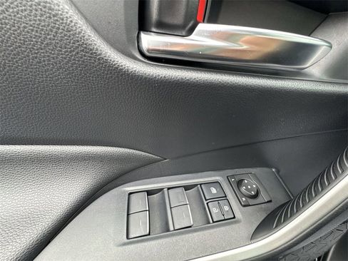 Used 2022 Toyota RAV4 SE image 19