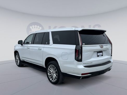 Used 2023 Cadillac Escalade ESV Premium Luxury image 4