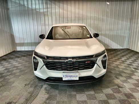 Used 2024 Chevrolet Trax RS w/ Driver Confidence Package image 3