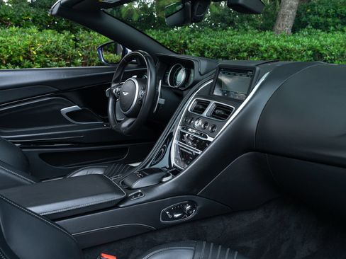 Used 2020 Aston Martin DB11 Volante RWD image 17
