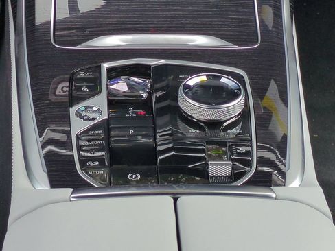 New 2027 BMW X7 xDrive40i w/ Executive Package AWD/4WD image 19